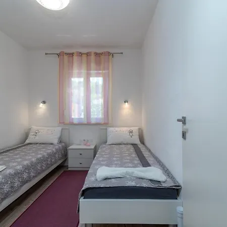 Gagula With Jacuzzi Appartement *