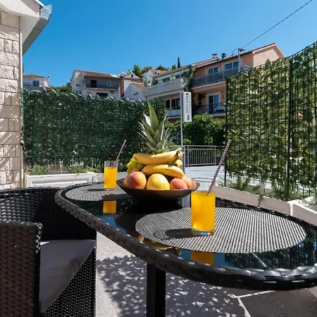 Appartamento Gagula With Jacuzzi Traù