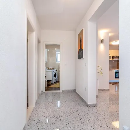 Gagula With Jacuzzi Traù