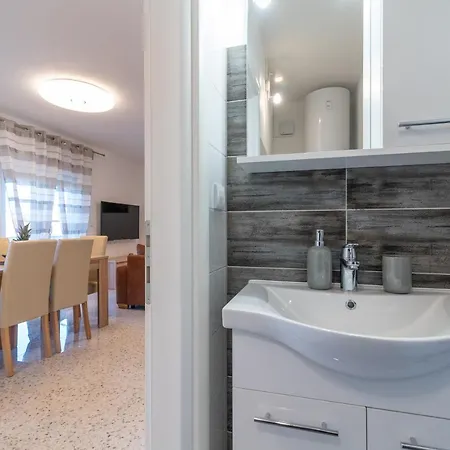 Gagula With Jacuzzi Traù