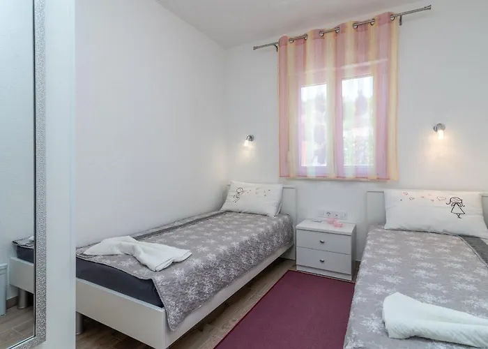 Gagula With Jacuzzi Appartement Trogir