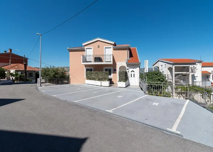 Gagula With Jacuzzi Appartement Trogir