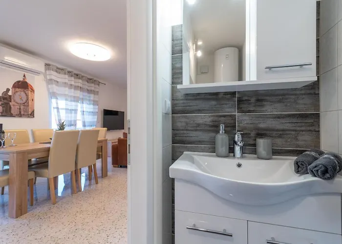 Gagula With Jacuzzi Trogir