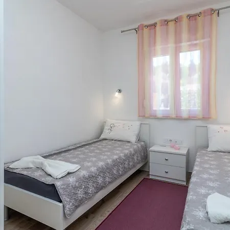 Gagula With Jacuzzi Apartman Trogir