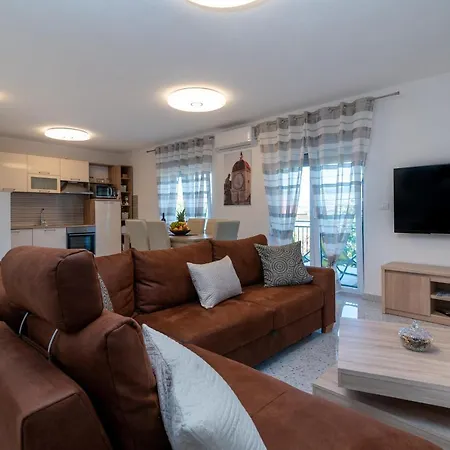 Gagula With Jacuzzi Apartment