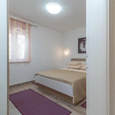 Apartment Gagula With Jacuzzi Trogir