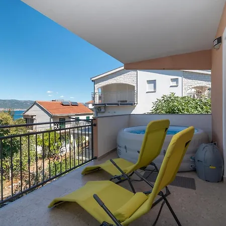 Apartment Gagula With Jacuzzi Trogir