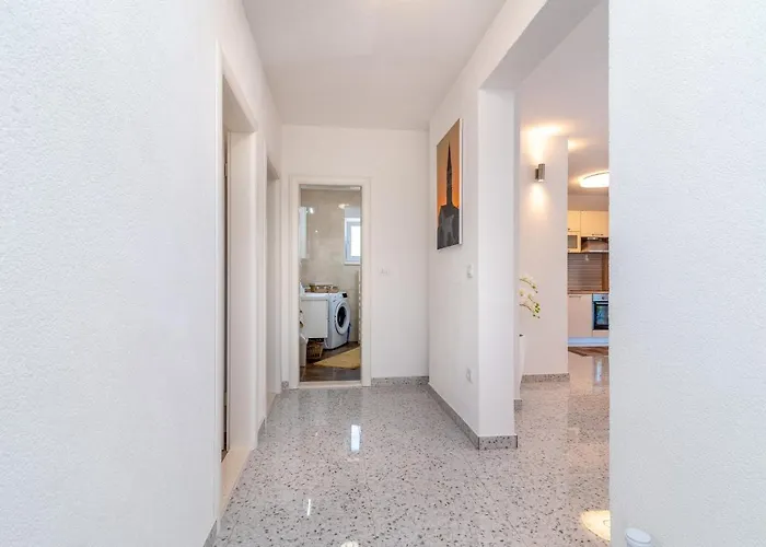 Gagula With Jacuzzi Trogir